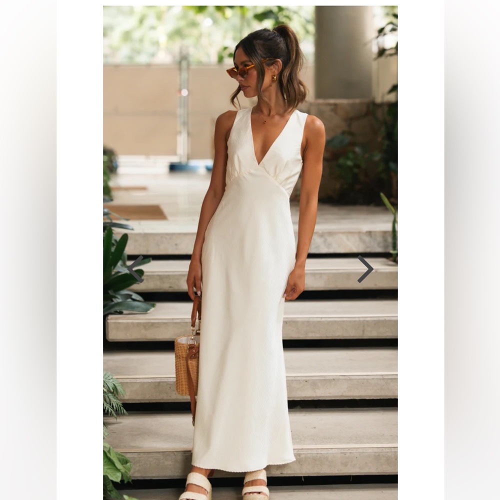 Mura Boutique - Size 6 - Cream Maxi Dress